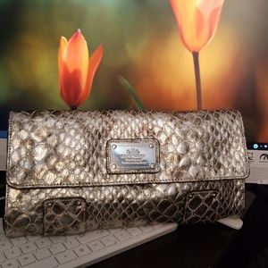 Elle silver faux leather clutch purse
